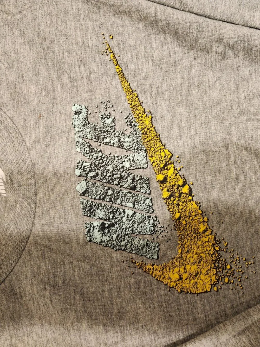 Nike Boys Gray Long Sleeve Distressed Swoosh Graphic T-Shirt